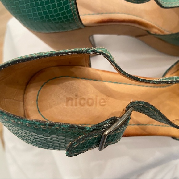 Nicole Relish Green T-Strap platform shoes - Picture 9 of 13